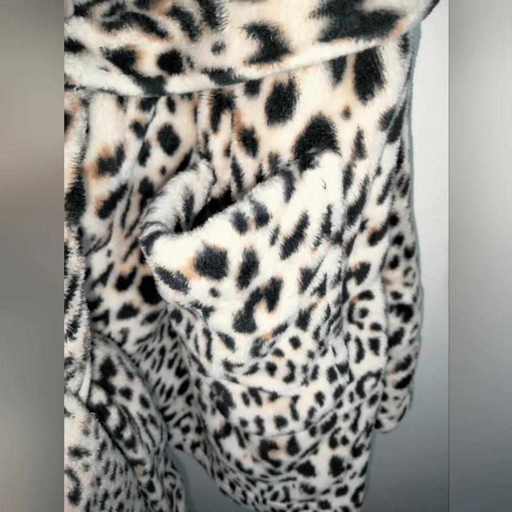 Victoria's Secret (Size M/L) Animal Print Plush Fleece Slip Pockets Belted Robe